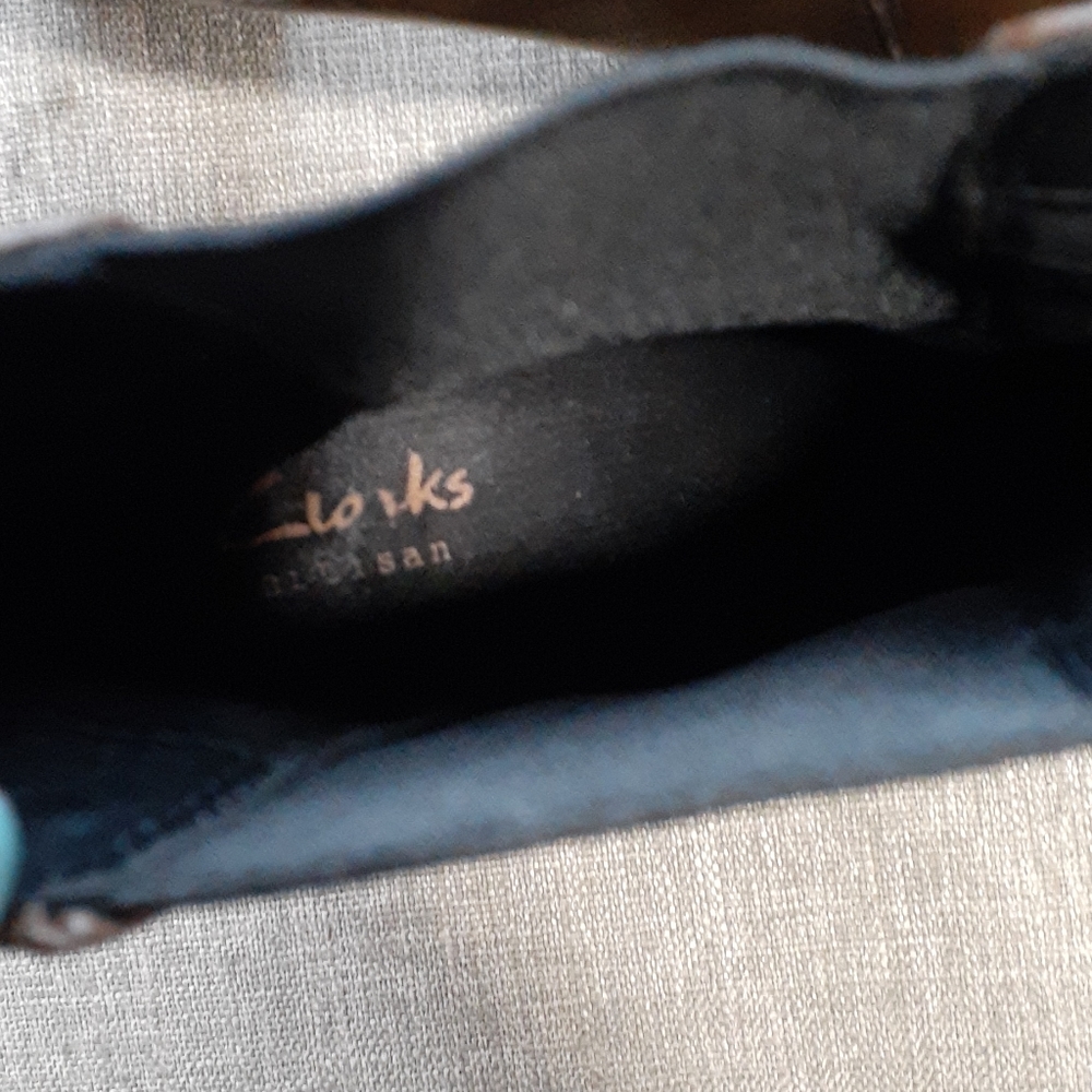 Clarks brown Chelsea leather ankle bootie size 10M - Picture 7 of 16